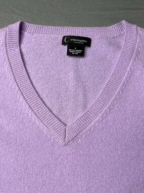 C by Bloomingdale's 100% Cashmere Sweater Lilac V-Neck Size Small Soft Knit